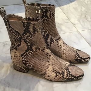 NEW! Massimo Dutti snakeskin ankle booties 37